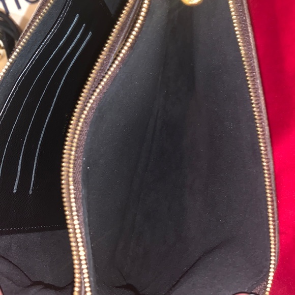 🔥SOLD🔥 Authentic Louis Vuitton Crossbody Giant Reverse Double Zip Pochette - Picture 3 of 9